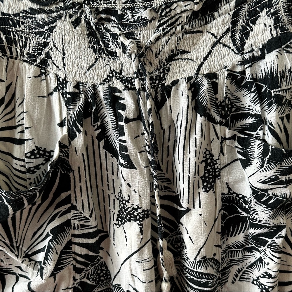 Aerie Black and White Tropical Print Pants - Picture 2 of 3